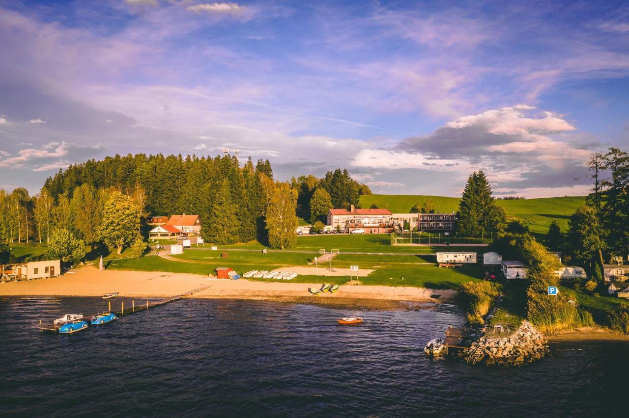Hotel Racek Černá v Pošumaví Esterno foto