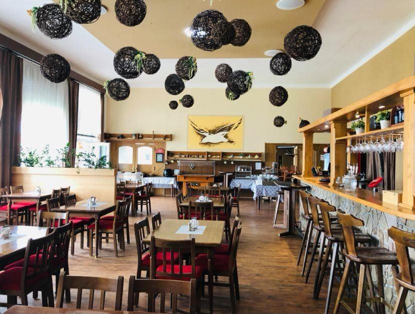 Hotel Racek Černá v Pošumaví Esterno foto