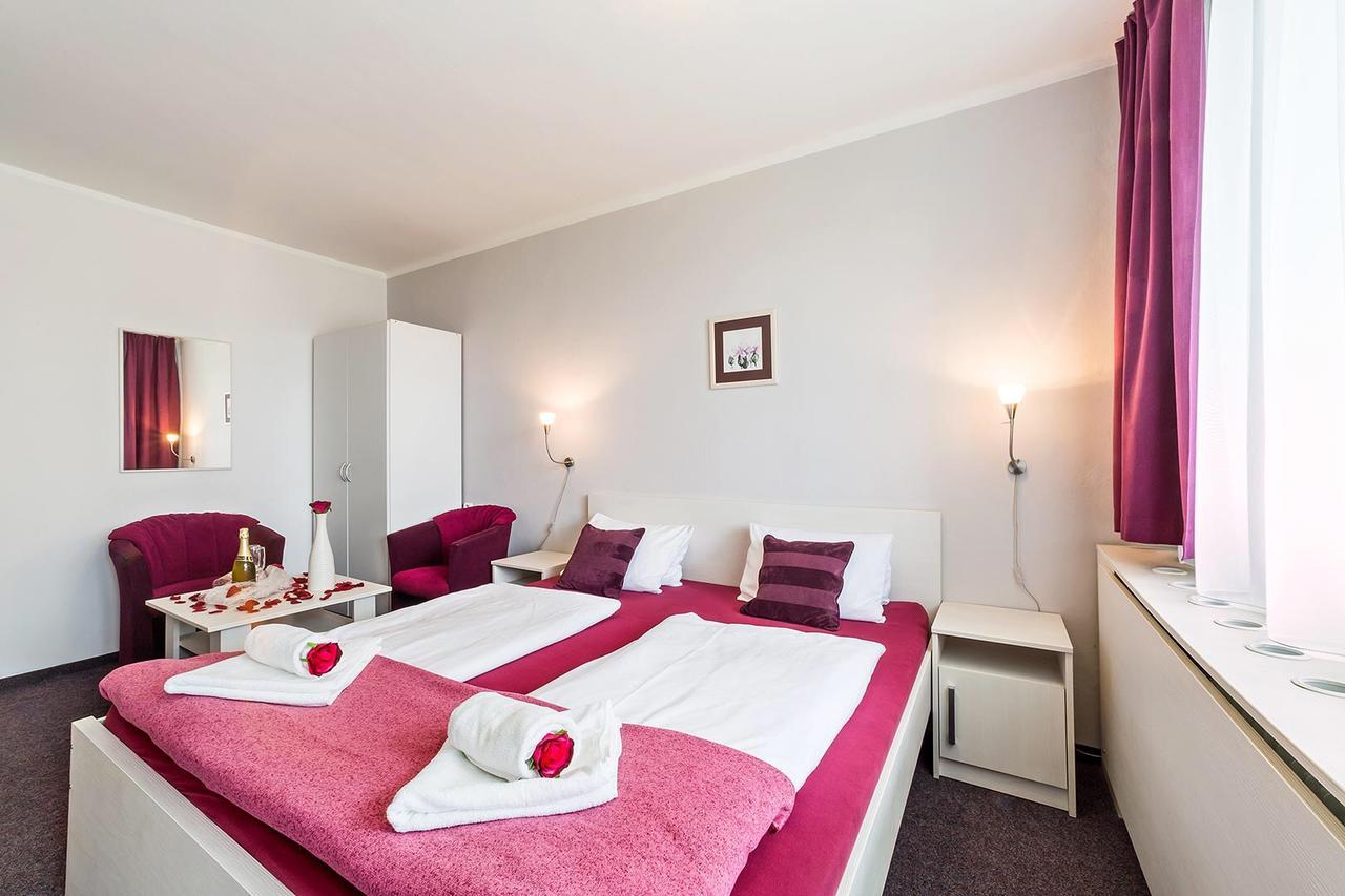 Hotel Racek Černá v Pošumaví Esterno foto