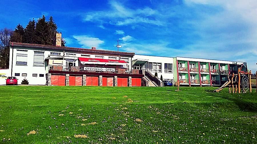 Hotel Racek Černá v Pošumaví Esterno foto