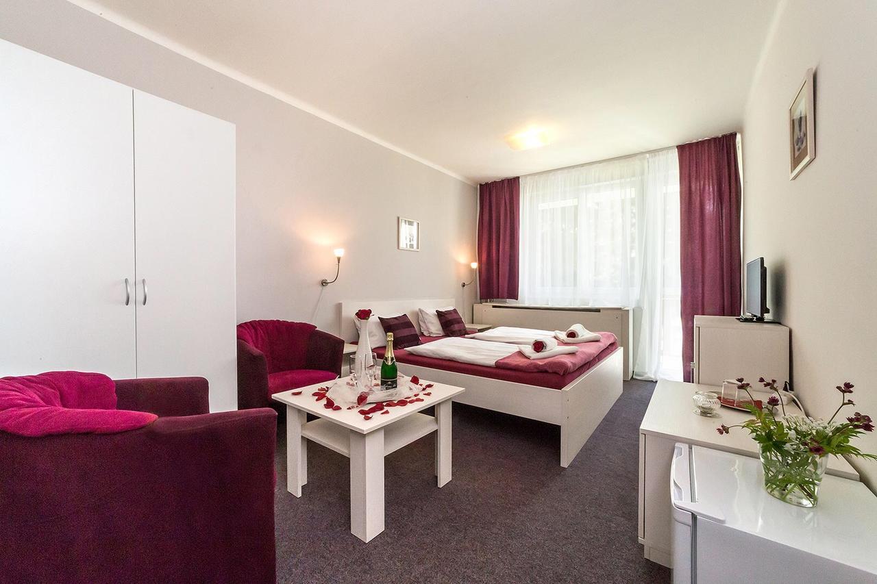 Hotel Racek Černá v Pošumaví Esterno foto
