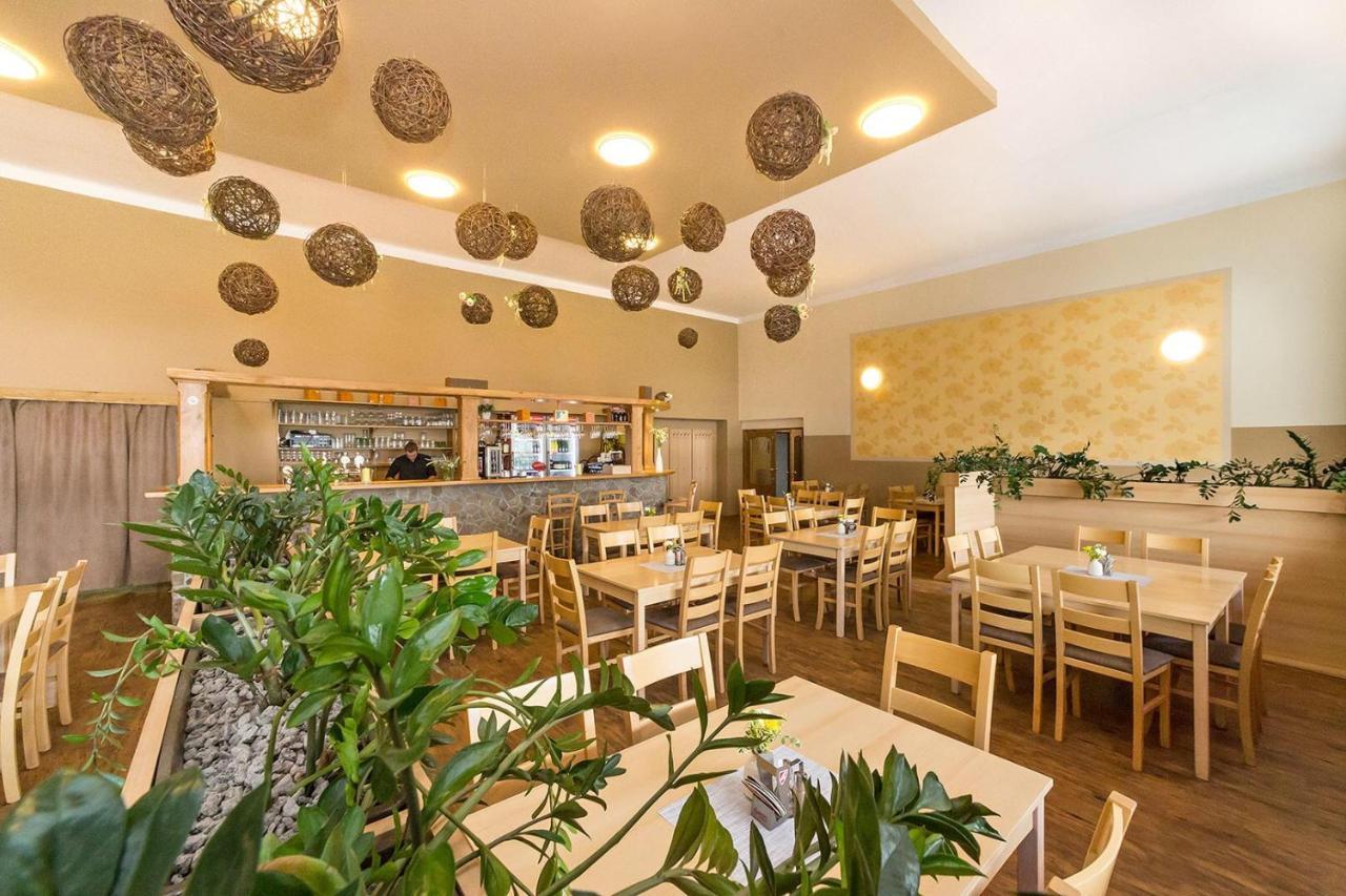 Hotel Racek Černá v Pošumaví Esterno foto