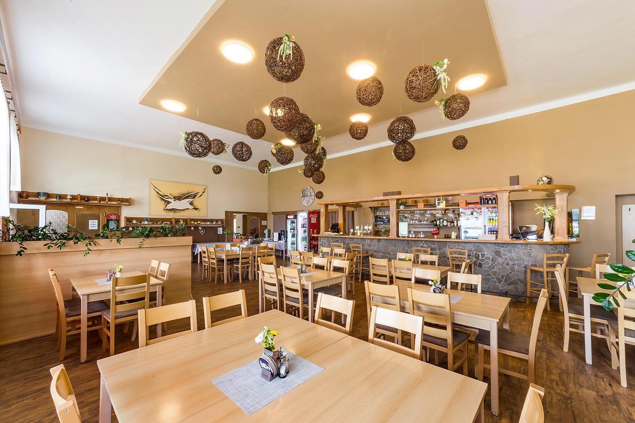 Hotel Racek Černá v Pošumaví Esterno foto