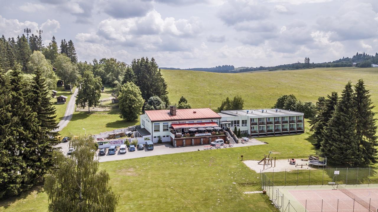 Hotel Racek Černá v Pošumaví Esterno foto
