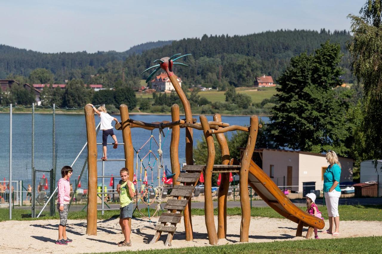 Hotel Racek Černá v Pošumaví Esterno foto